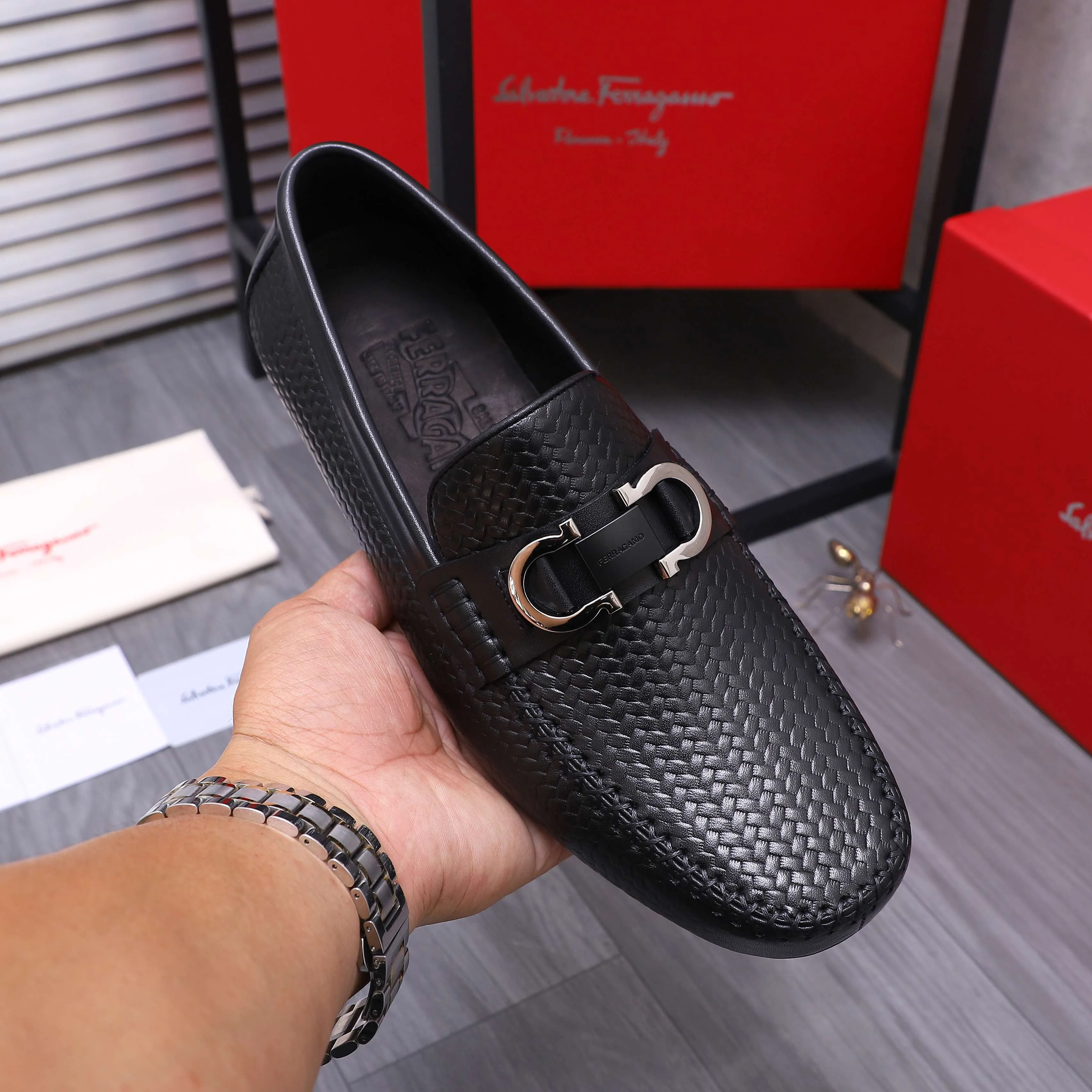 Men's shoes 💰480 Product trademark: Ferragamo "Ferragamo" casual slip-on shoes Regular size: 38-45 (45 is custom-made and non-returnable) Product materials: Selected first-layer embossed cowhide upper, cowhide lining, rubber outsole